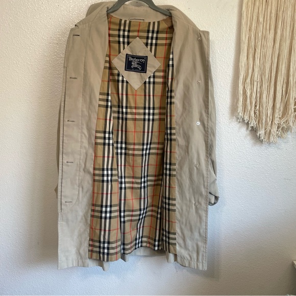 Vintage Burberry Khaki Trench Button Coat with Removable Hood Size Large (12) - Picture 3 of 15